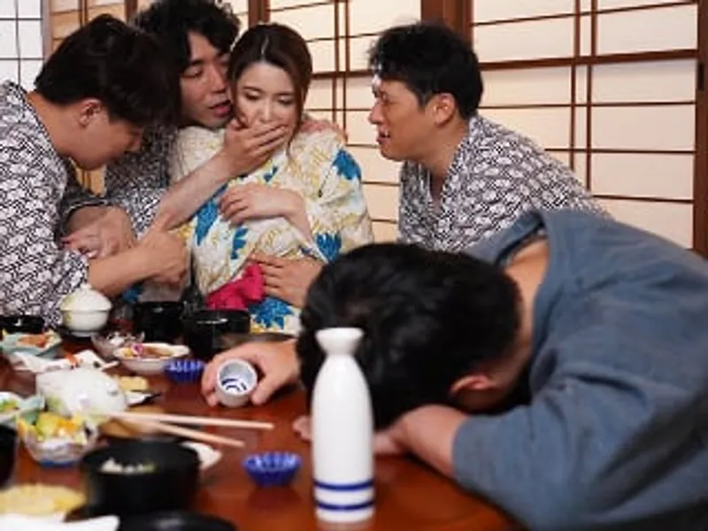 đưa bà xã đi suối nước nóng, chồng không biết vợ yêu bị người khác địt sấp mặt