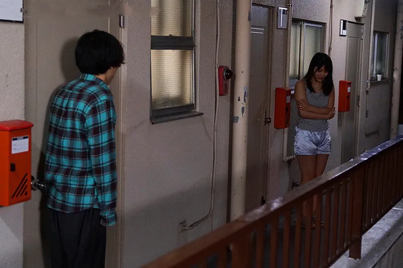 Bí mật lén lút với cô nàng cạnh nhà cãi nhau bị anh xã đuổi ra cửa