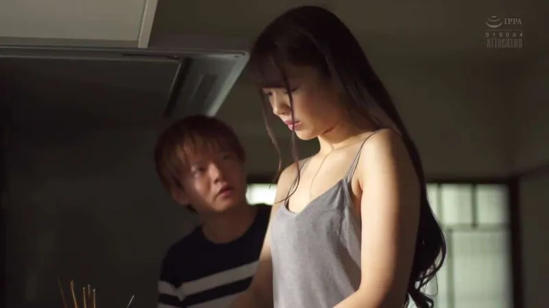 Chồng mới cưới của chị gái xoạc cô em vợ đang thương tâm vì thất tình