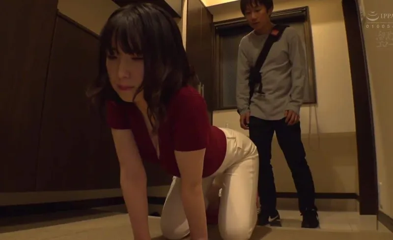 Người phụ nữ hàng xóm thiếu thốn và cậu học sinh trúng số cạnh bên